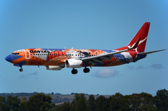 Boeing 737-800 (VH-VXB) - 'Yananyi Dreaming' on short finals for runway 05. Monday, 14th April 2014.