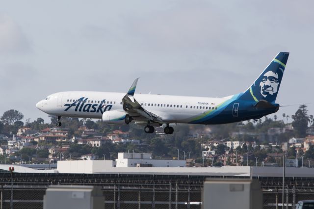 Boeing 737-900 (N260AK)