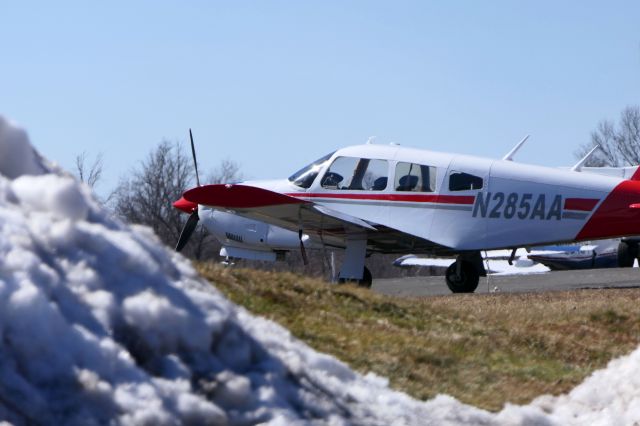 Piper Cherokee Arrow (N285AA)