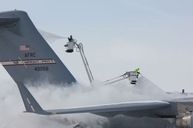 Boeing Globemaster III (94-0068) - De-icing C-17 prior to take off.
