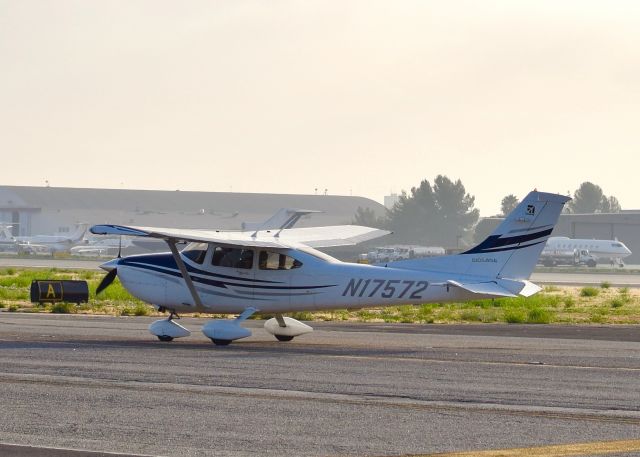 Cessna Skylane (N17572) - July morning in Van Nuys, CA