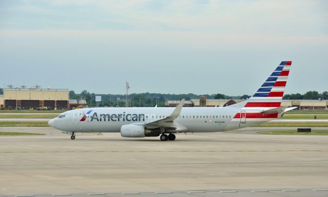 Boeing 737-800 (N990AN) - American Airlines Boeing 737-823(WL) N990AN in Detroit 