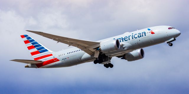 Boeing 787-8 (N842AN) - An American Airlines 787-8 taking off from PHX on 4/10/23. Taken with a Canon R7 and Tamron 70-200 G2 lens.