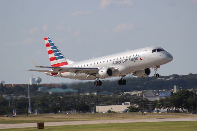 Embraer 170/175 (N422YX)