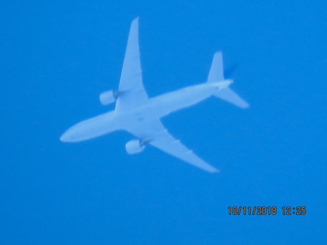 Boeing 777-200 (N37018)