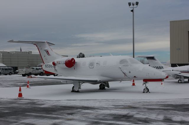 Embraer Phenom 100 (N586JS)