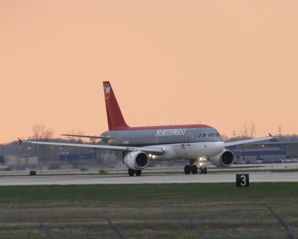 Airbus A319 (N343NB)