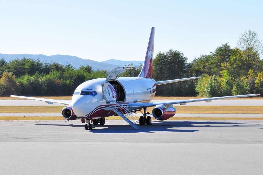 Boeing 737-200 (N322DL)