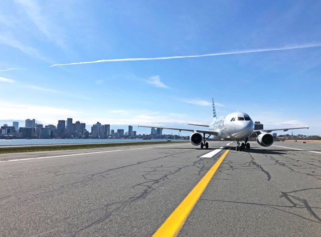 Airbus A319 (N711UW) - Downtown Boston 