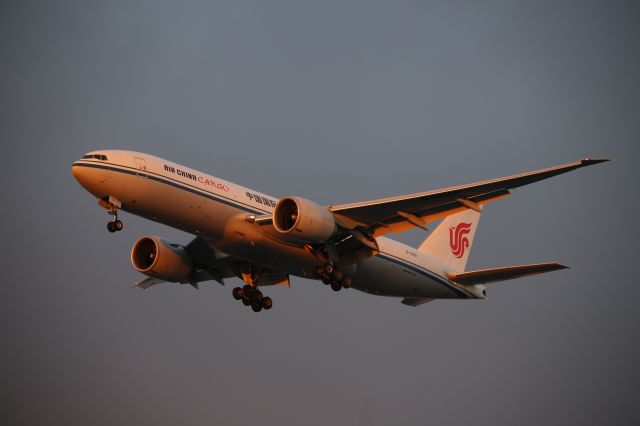 BOEING 777-200LR (B-2091)