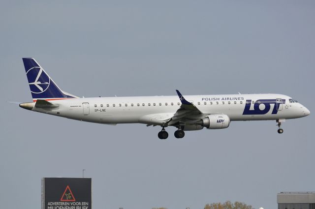 Embraer ERJ-190 (SP-LNE)