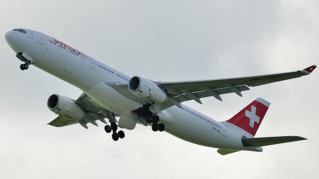 Airbus A330-300 (HB-JHC) - Taking off to Zurich Kloten ZRH/LSZH.