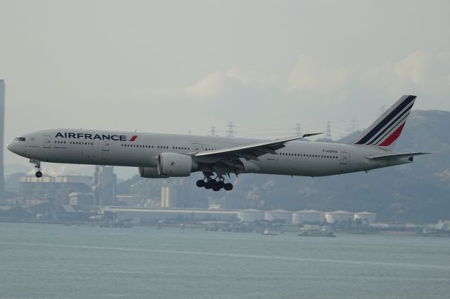 BOEING 777-300ER (F-GZNA)