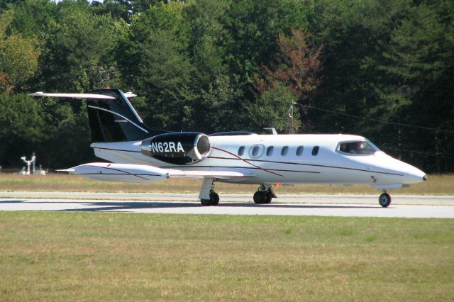 Learjet 35 (N62RA)