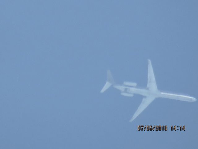 McDonnell Douglas MD-83 (N590AA)