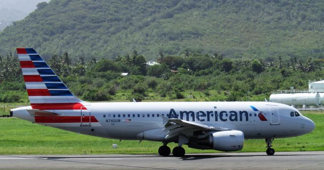 Airbus A319 (N740UW)