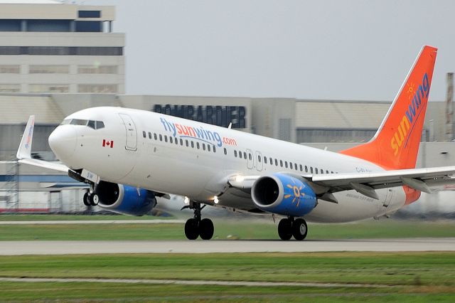 Boeing 737-800 (C-FLSW)