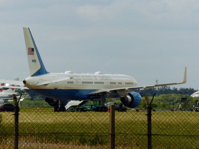 Boeing 757-200 (09-0015) - G20 Argentina