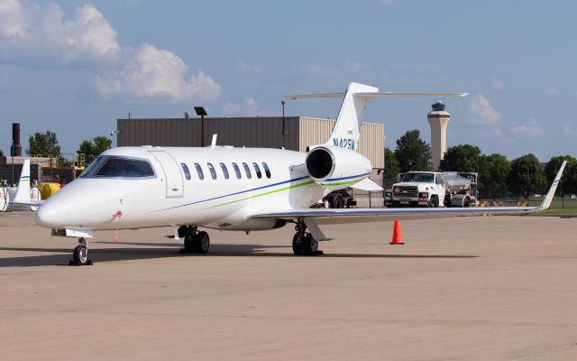 Learjet 45 (N425M)