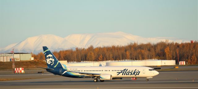 Boeing 737-900 (N273AK)