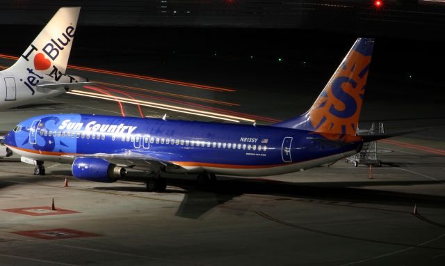 Boeing 737-800 (N813YS)