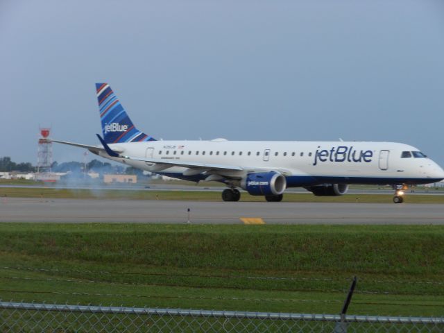 Embraer ERJ-190 (N351JB)