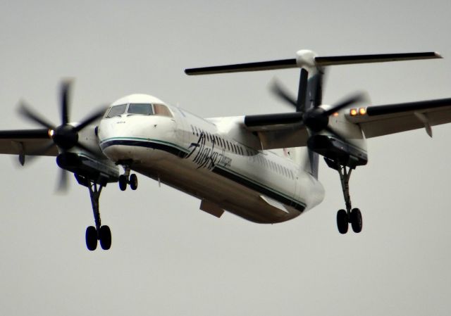 de Havilland Dash 8-400 (N404QX)