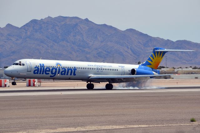 McDonnell Douglas MD-80 (N410NV)