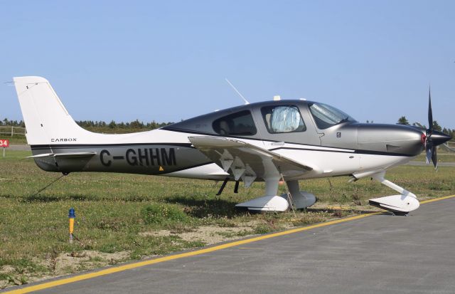 Cirrus SR-22 (C-GHHM) - Stationner à CYGR 