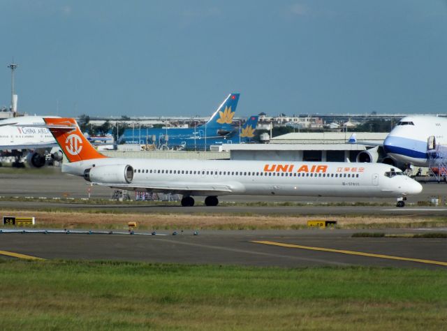 McDonnell Douglas MD-90 (B-17911) - UNI AIR