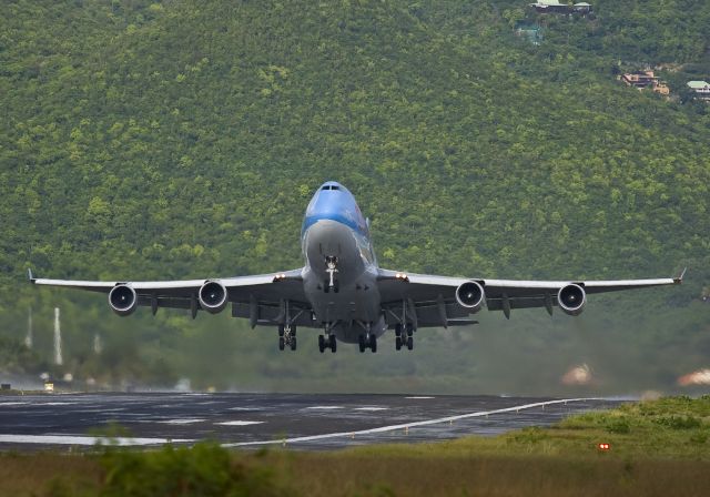 Boeing 747-400 (F-HKIS) - boeing 747-422