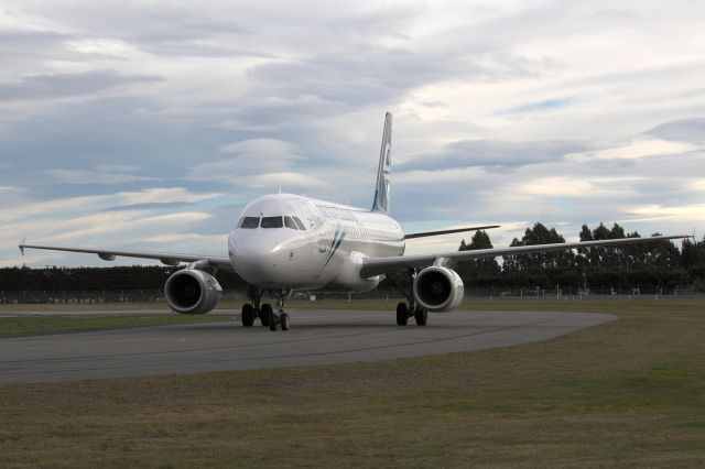 Airbus A320 (ZK-OJA) - FROM MY 2007 ARCHIVES