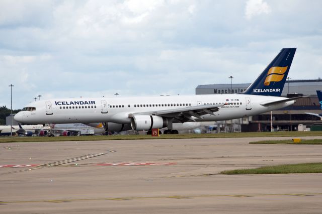 Boeing 757-200 (TF-FIW) - ICE440 arriving from Keflavik.