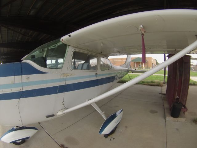 Cessna Skyhawk (N7028G)