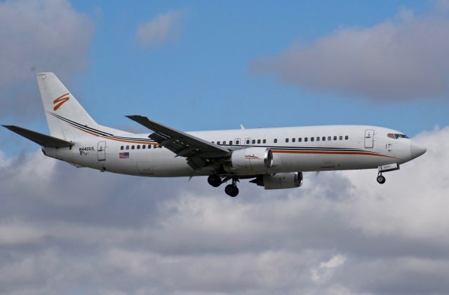 BOEING 737-400 (N440US)