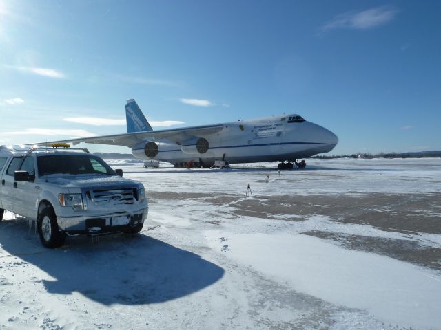 Antonov An-12 (UR-82072)