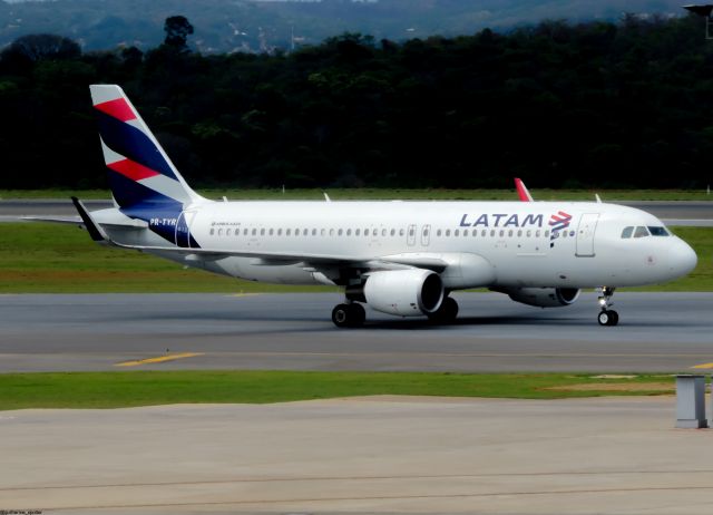 Airbus A320 (PR-TYR)