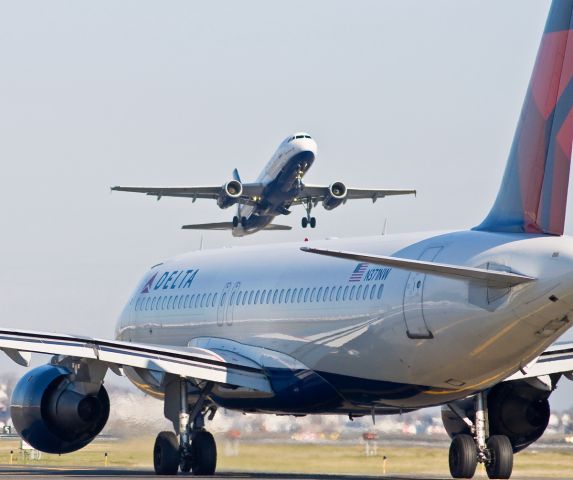 Airbus A320 (N371NW) - N371NW Delivered to Northwest Airlines 09/08/2001