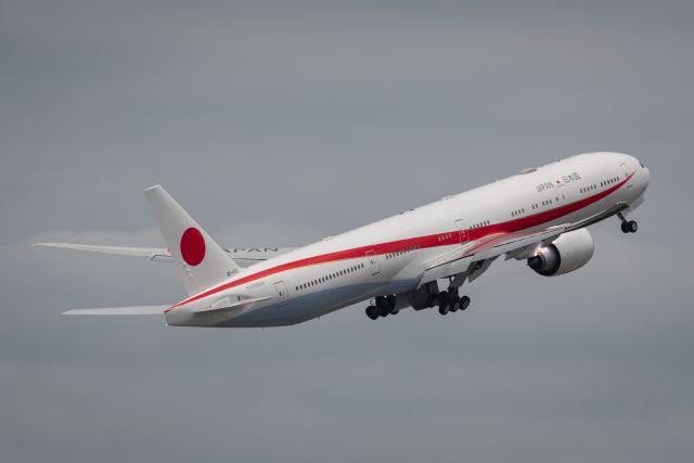 BOEING 777-300ER (80-1112)