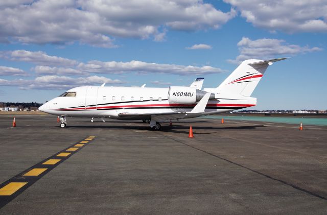 Canadair Challenger (N601MU)