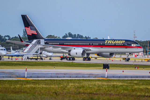 Boeing 757-200 (N757AF)