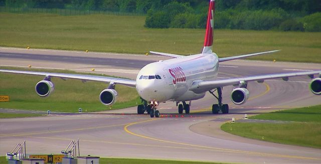 Airbus A340-300 (HB-JMC)