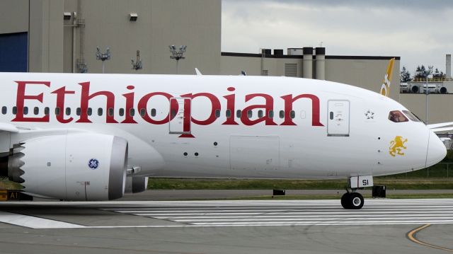 Boeing 787-8 (ETA51) - Lining up for its delivery flight on Saturday, 23 May, 2015