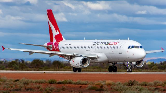 Airbus A320 (VH-VQZ)