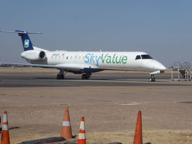 Embraer ERJ-145 (N286SK)