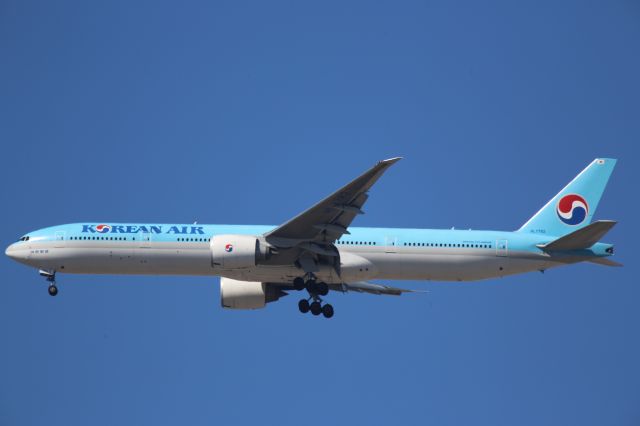 BOEING 777-300ER (HL7782)