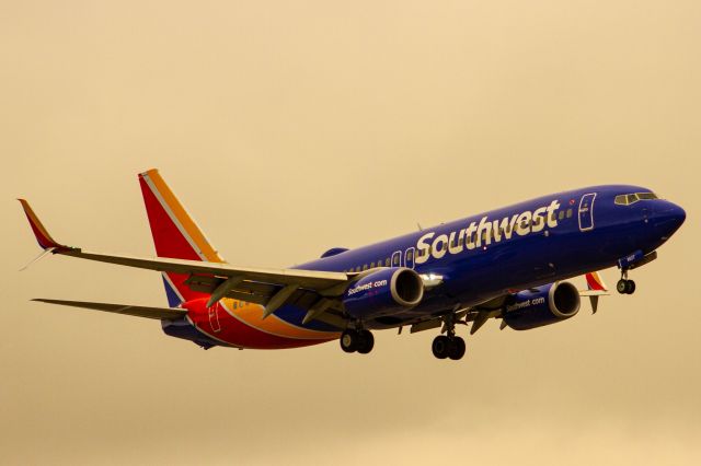 Boeing 737-800 (N8527Q)