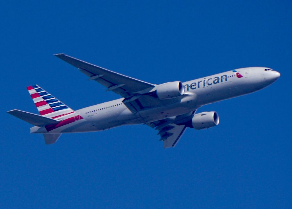 Boeing 777-200 (N767AJ) - American Airlines 777-300 on final to KDFW 2/1/2016