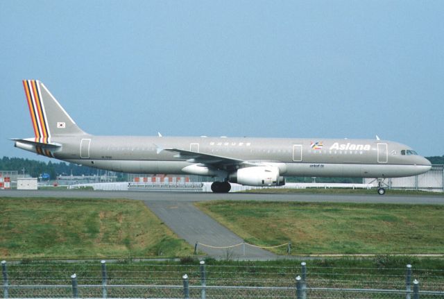 Airbus A321 (HL7590) - Taxing at Narita Intl Airport on 2003/08/06