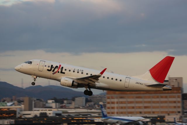 Embraer 170/175 (JA214J)